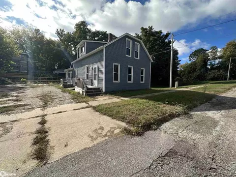 711 Angular St, Burlington, IA 52601