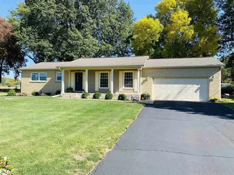 5852 Christa Dr, Burlington, IA 52601