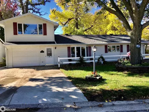 5099 Bayside Ave, Clear Lake, IA 50428