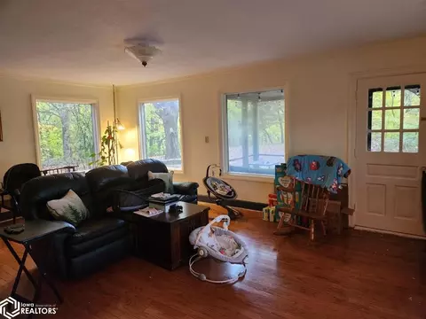 209 E Oak St, Algona, IA 50511 photo 6