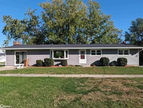 132 Pearl St, Grinnell, IA 50112