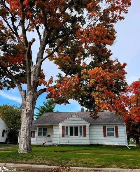 603 14th St W, Vinton, IA 52349
