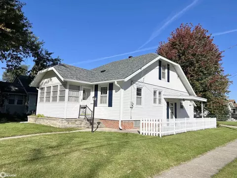 526 N 8th Ave E, Newton, IA 50208