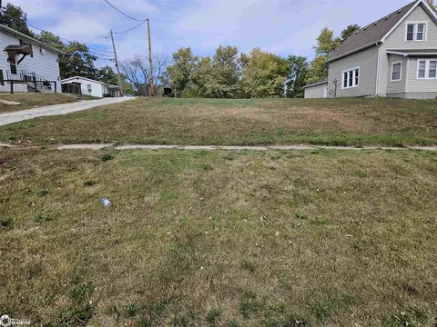 217 E Washington St, Osceola, IA 50213