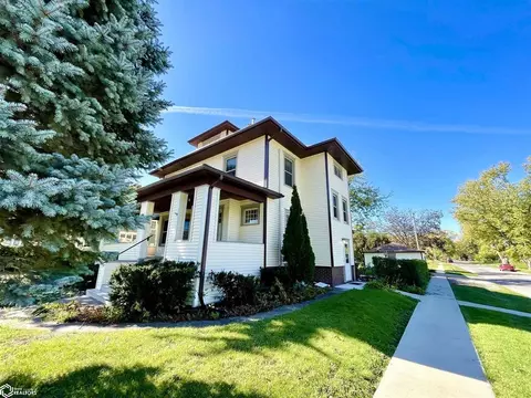 1433 West St, Grinnell, IA 50112
