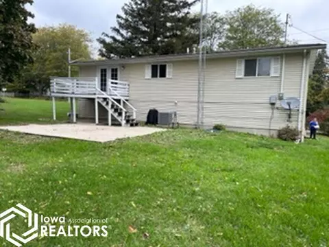 837 Central Ave E, Hampton, IA 50441 photo 3