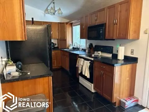 837 Central Ave E, Hampton, IA 50441 photo 6