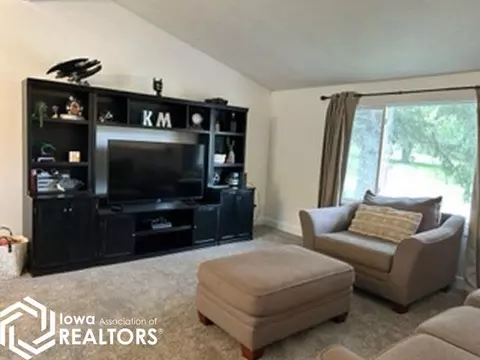 837 Central Ave E, Hampton, IA 50441 photo 4