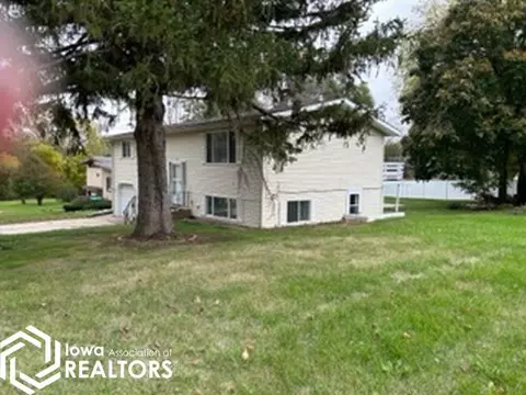 837 Central Ave E, Hampton, IA 50441 photo 2