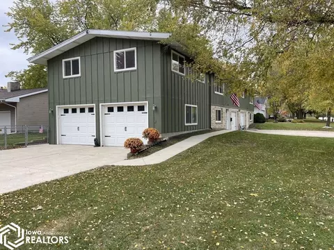 801 W 10th Ave N, Clear Lake, IA 50428