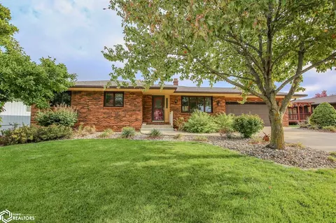 804 Pine Valley Dr, Huxley, IA 50124