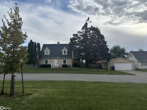 102 S 11th St, Marshalltown, IA 50158