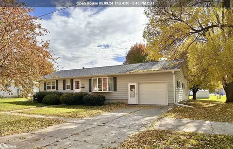 605 4th St SW, Britt, IA 50423