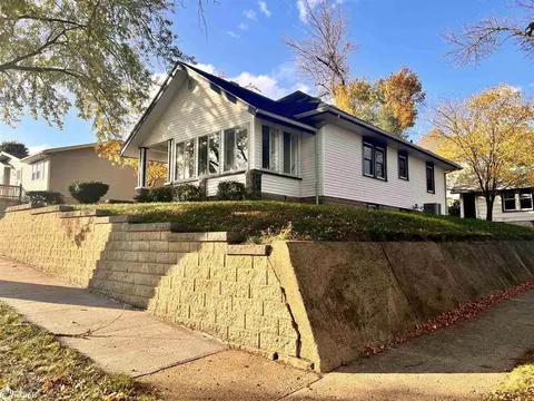 Exterior - 403 4th St, Manning, IA 51455 photo 5 of 18