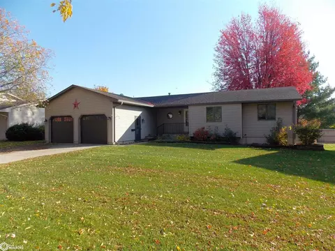 15 Farmstead Sq, Mason City, IA 50401