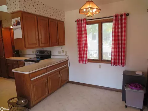 323 2nd St, Hampton, IA 50441 photo 12