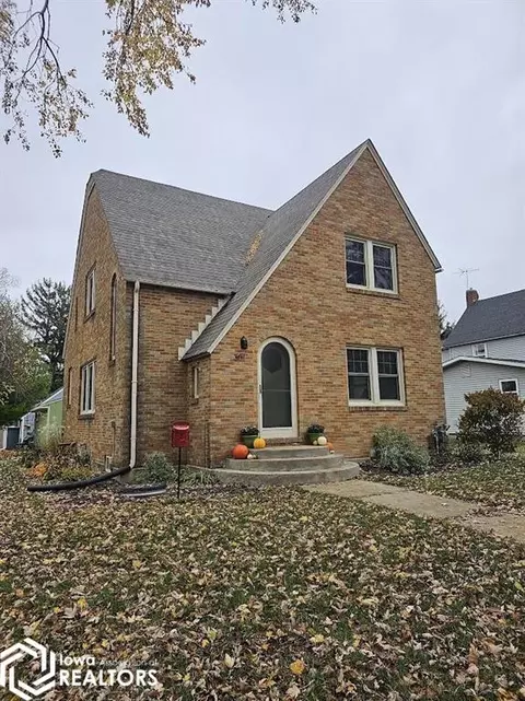 301 S Grant St, Lake Mills, IA 50450