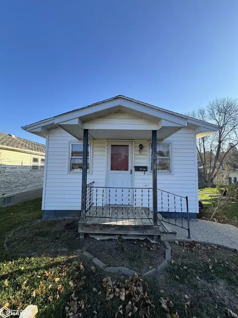 208 Leroy St, Audubon, IA 50025