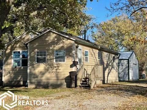705 NW School St, Leon, IA 50144