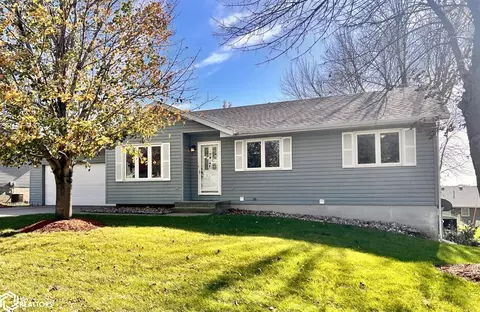 910 Woodland Dr, Carroll, IA 51401