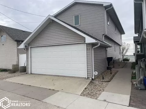 503 N Shore Dr, Clear Lake, IA 50428
