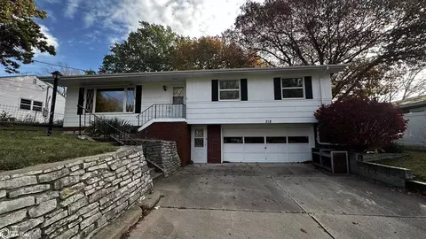 218 Solar Dr, Oskaloosa, IA 52577