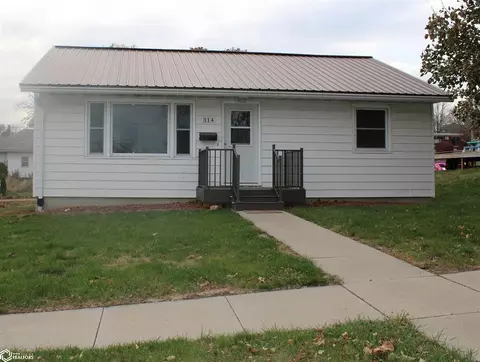 314 S Walnut St, North English, IA 52316