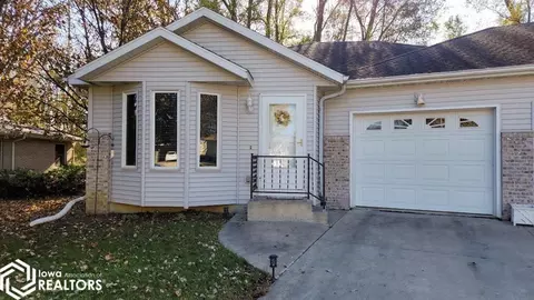 2103 Springview Dr, Mason City, IA 50401