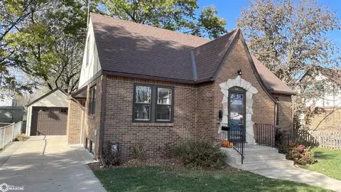 114 N Taylor Ave, Mason City, IA 50401