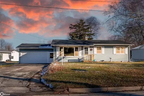 106 S 9th Ave, Vinton, IA 52349