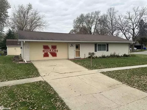 909 Weare St, Woodbine, IA 51579