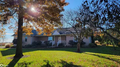 9123 Mediapolis Rd, Mediapolis, IA 52637