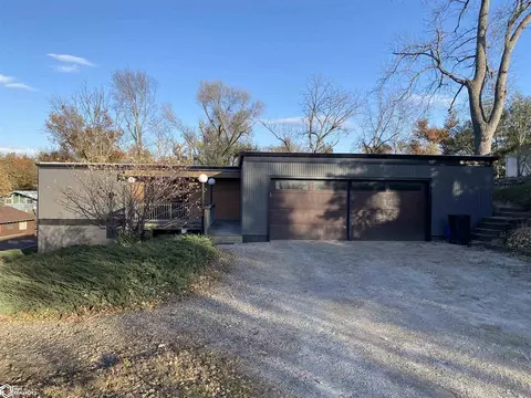 507 17th Street Pl, Marshalltown, IA 50158