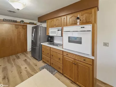 1306 Sunset Dr, Hampton, IA 50441 photo 6