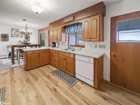 1306 Sunset Dr, Hampton, IA 50441 photo 3
