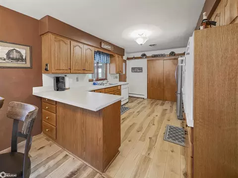 1306 Sunset Dr, Hampton, IA 50441 photo 4