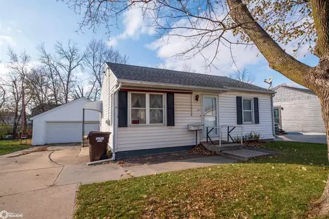 917 Finkle Ave, Marshalltown, IA 50158
