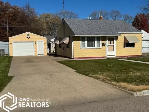 176 Indian Ter, Burlington, IA 52601