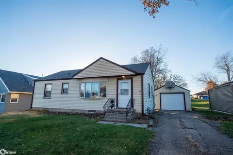 106 N 17th St, Marshalltown, IA 50158