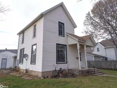 209 2nd St SW, Hampton, IA 50441
