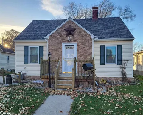 1505 Sparboe Ct, Webster City, IA 50595