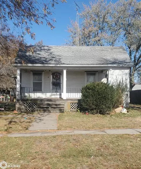307 E Illinois St, Lenox, IA 50851
