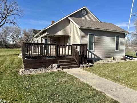 406 11th St, Grand Junction, IA 50107