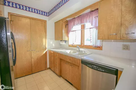 741 16th St, Nevada, IA 50201 photo 10