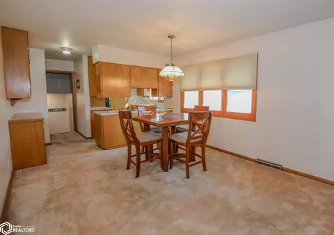 741 16th St, Nevada, IA 50201 photo 5