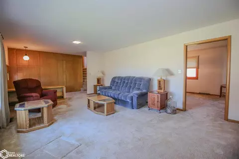 741 16th St, Nevada, IA 50201 photo 3