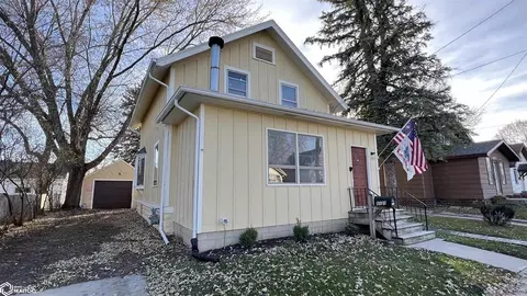 1121 E State St, Mason City, IA 50401
