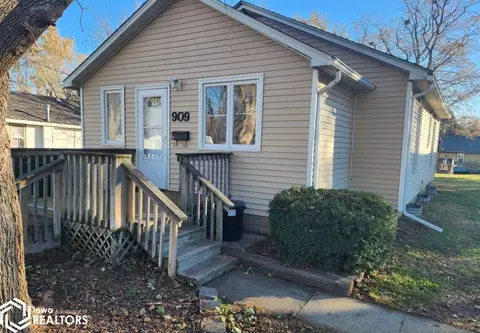 909 N Grant St, Knoxville, IA 50138