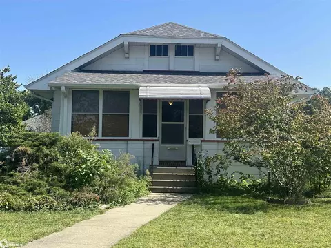 2102 Summer St, Burlington, IA 52601