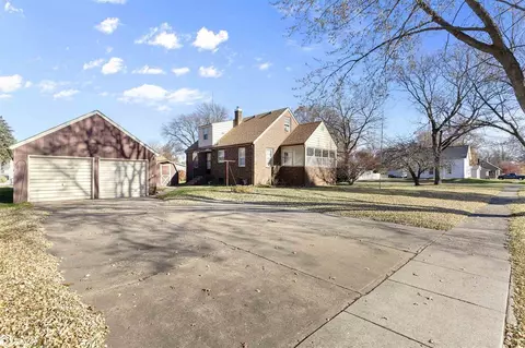 1919 S 12th St, Burlington, IA 52601